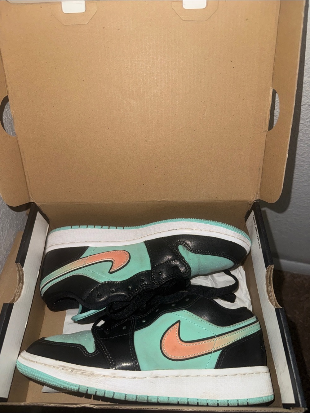 Nike Kids Low-Top Sneakers in Mint, Peach and Black